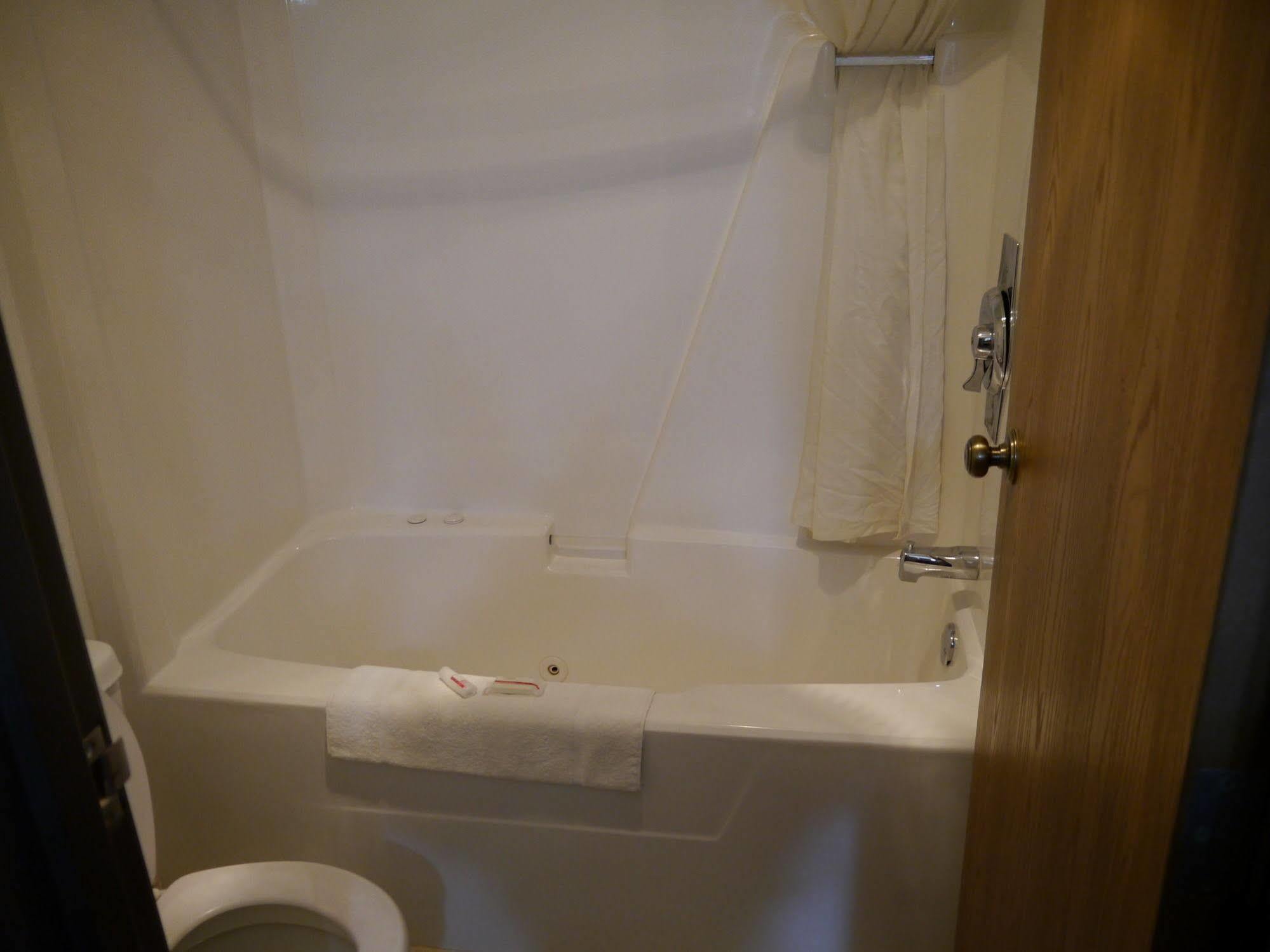 Westwood Inn & Suites - Kimball Екстер'єр фото
