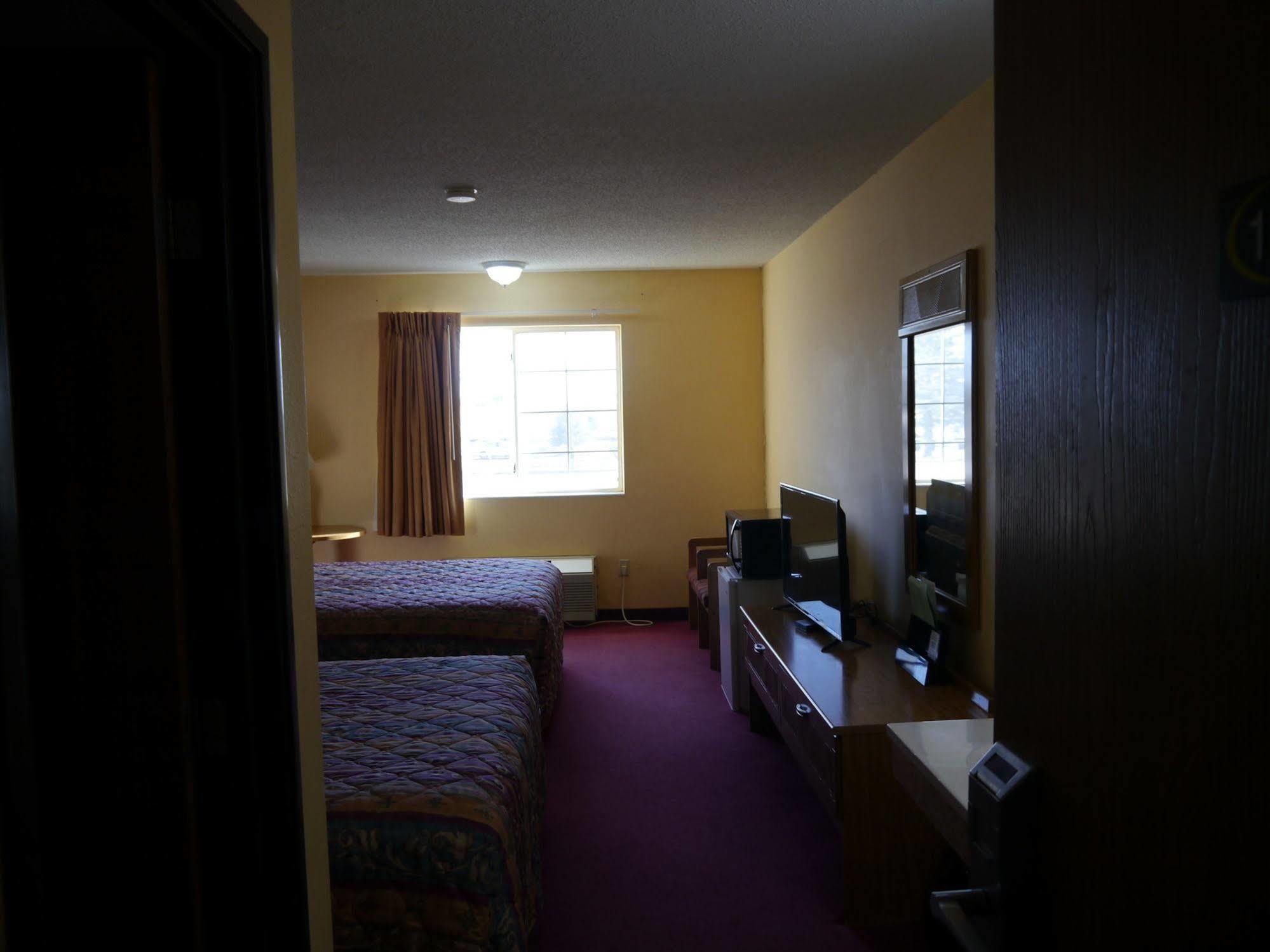 Westwood Inn & Suites - Kimball Екстер'єр фото